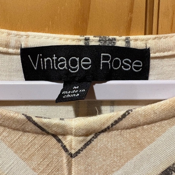 Vintage Rose brand top featuring a striped chevron pattern women’s size M NWT - Picture 4 of 9